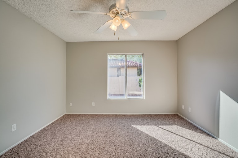 Photo 14 of 22 - 5201 E Tunder Cir, Phoenix, AZ 85044