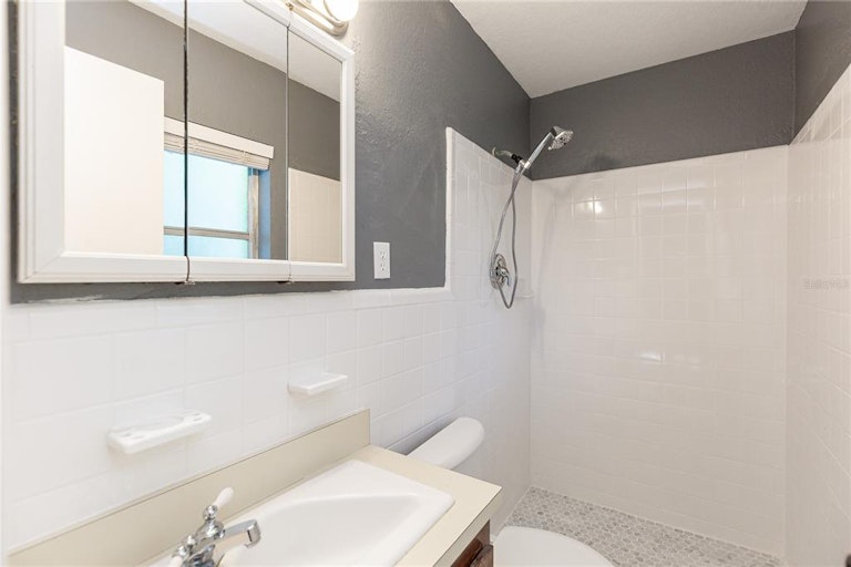 Photo 23 of 34 - 3112 Oak Bluff Dr, Orlando, FL 32827