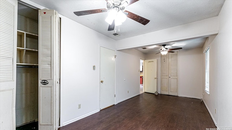 Photo 15 of 25 - 7323 Timber Ridge Dr, San Antonio, TX 78227