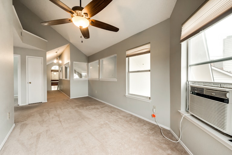 Photo 17 of 23 - 1105 Cherrytree Dr, Arlington, TX 76001