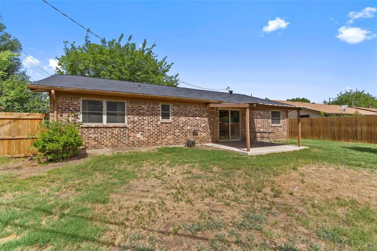 Photo 19 of 21 - 208 NW Suzanne Ter, Burleson, TX 76028