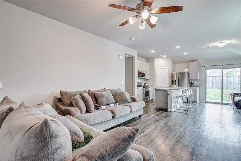 Photo 21 of 42 - 23330 Dovetail Colony Ct, Katy, TX 77493