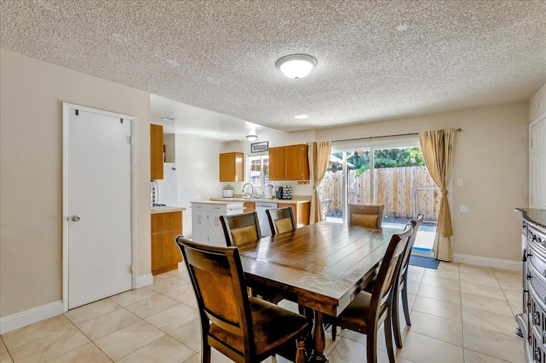 Photo 14 of 33 - 9544 Achates Cir, Sacramento, CA 95826