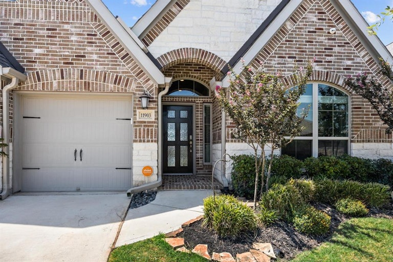 Photo 2 of 25 - 11903 Di Mari Dr, Richmond, TX 77406