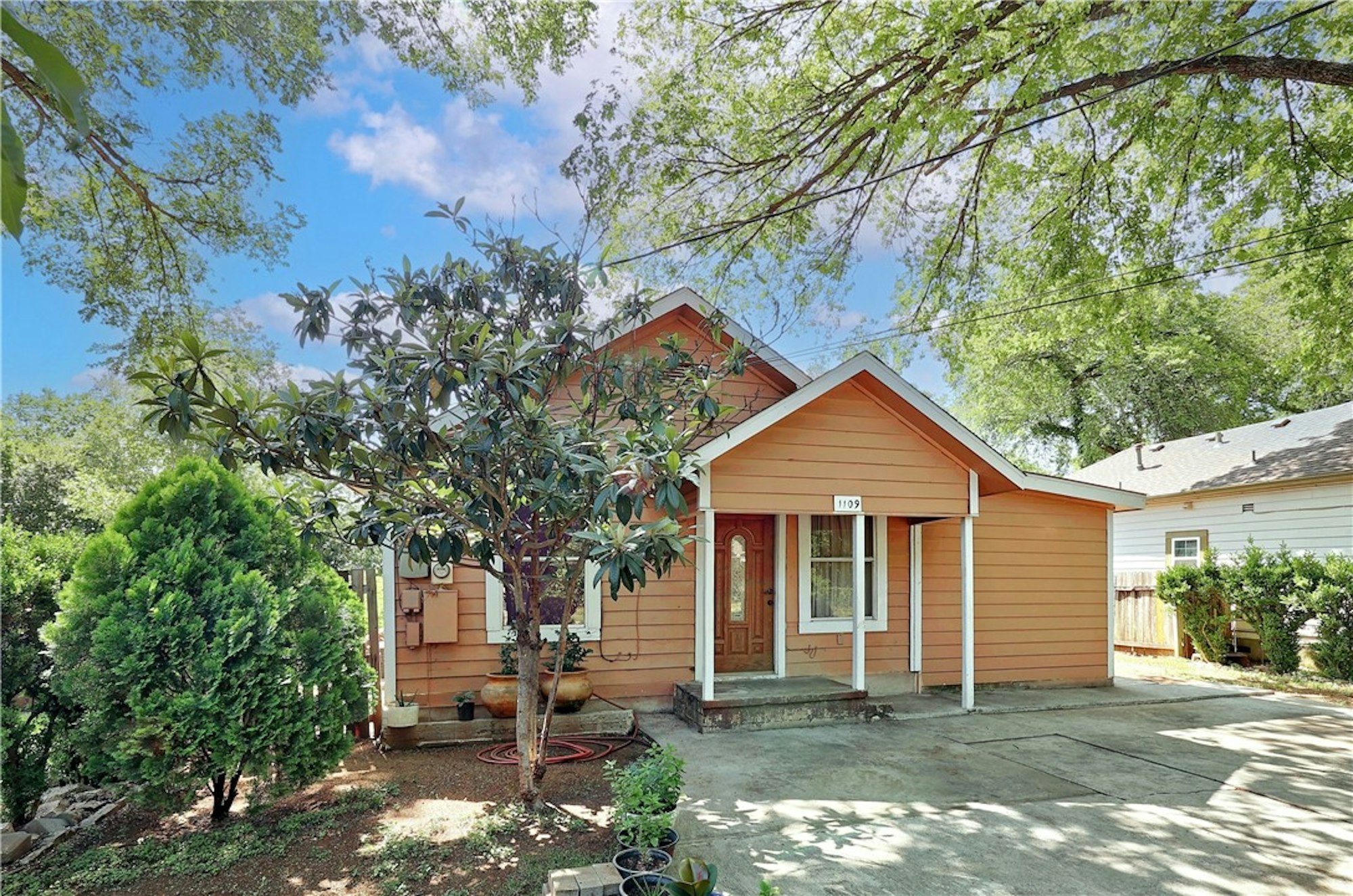 Photo 1 of 10 - 1109 Perry Rd, Austin, TX 78721