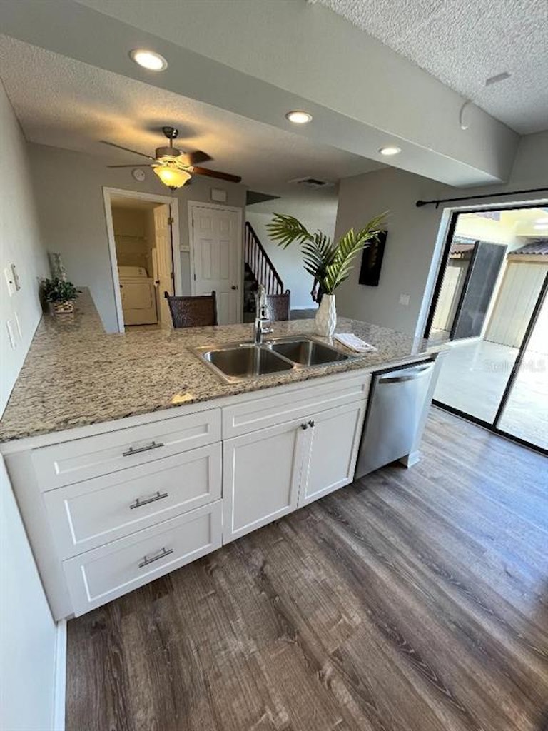 Photo 9 of 20 - 2955 Poplar Ave, Leesburg, FL 34748