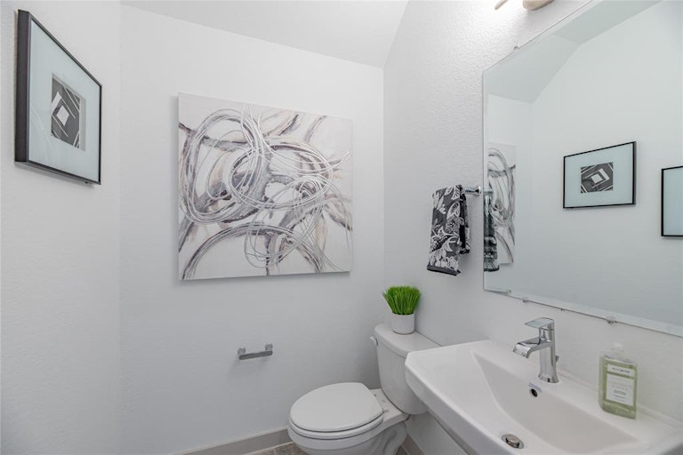 Photo 9 of 49 - 28746 Halle Ray Dr, Katy, TX 77494