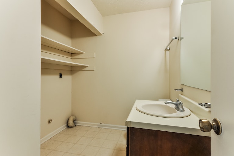 Photo 19 of 25 - 7265 Sandy Creek Dr, Raleigh, NC 27615