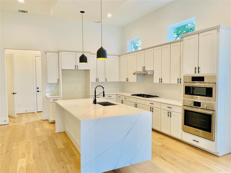 Photo 36 of 46 - 1420 Alexander St, Houston, TX 77008
