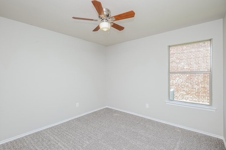 Photo 18 of 25 - 2050 Times Rd, Heartland, TX 75126