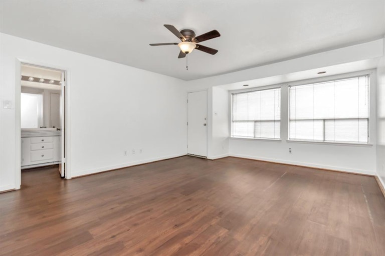 Photo 16 of 33 - 2409 Bering Dr #6, Houston, TX 77057