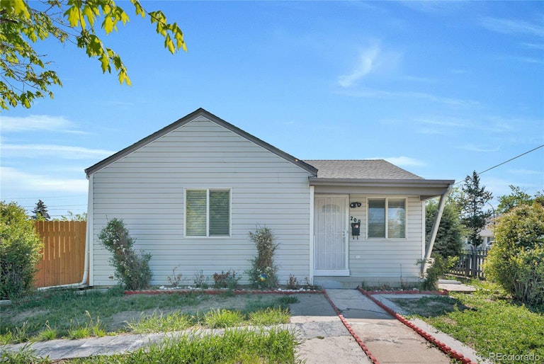 Photo 1 of 15 - 700 Kenton St, Aurora, CO 80010