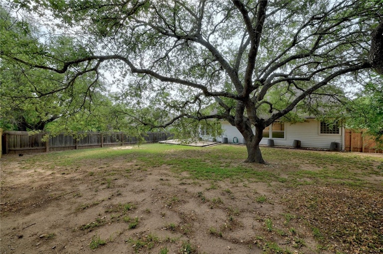 Photo 30 of 31 - 11922 Loomis Dr, Austin, TX 78738