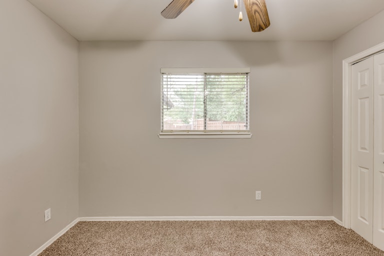 Photo 17 of 23 - 2218 Darrell Ct, Irving, TX 75060