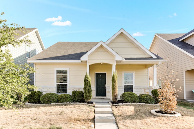 Photo 4 of 25 - 11044 Dillon St, Fort Worth, TX 76179