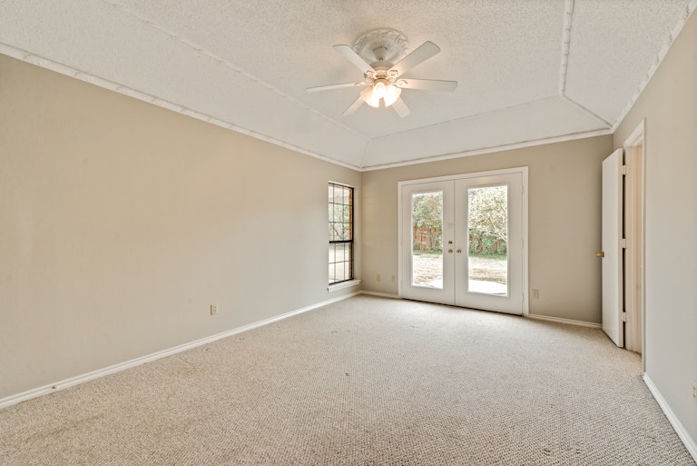 Photo 18 of 27 - 1310 Highland Dr, Mansfield, TX 76063
