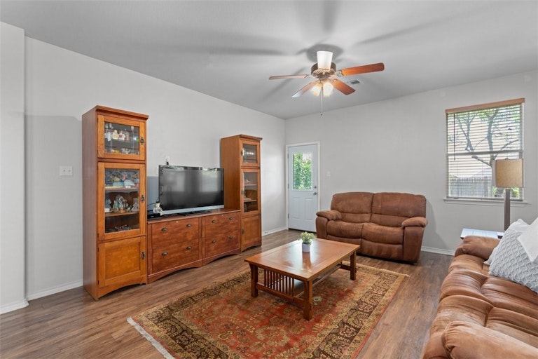 Photo 14 of 37 - 414 Las Colinas Dr, Leander, TX 78641