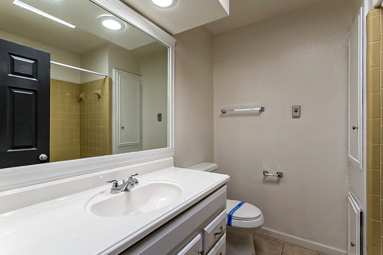 Photo 16 of 20 - 486 Coronado Blvd, Universal City, TX 78148