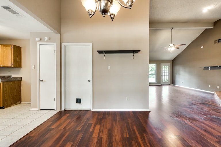 Photo 10 of 29 - 1534 Winter Park Ln, Lewisville, TX 75077