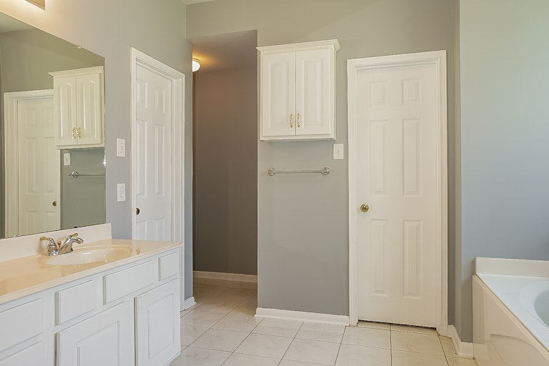 Photo 6 of 27 - 8910 Aberdeen Park Dr, Houston, TX 77095