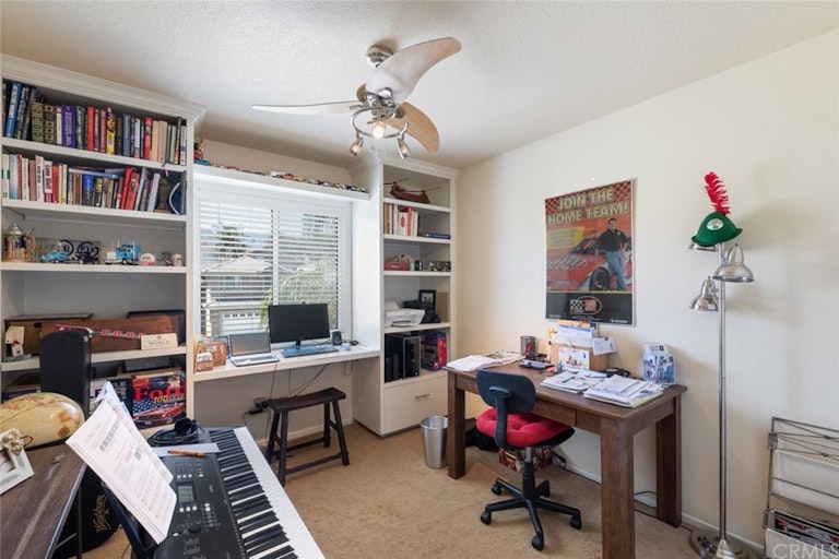 Photo 21 of 38 - 1335 Longwood Pines Ln, Corona, CA 92881
