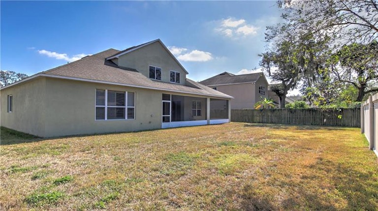 Photo 16 of 25 - 307 Carriage Oak Pl, Seffner, FL 33584