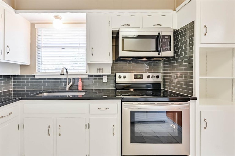 Photo 14 of 24 - 702 Paula St, Kennedale, TX 76060