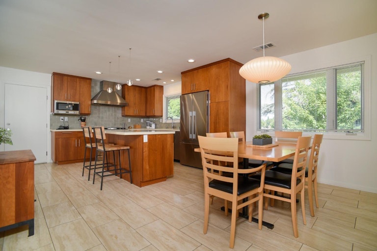 Photo 13 of 68 - 1940 Rolling Hills Rd, Sacramento, CA 95864