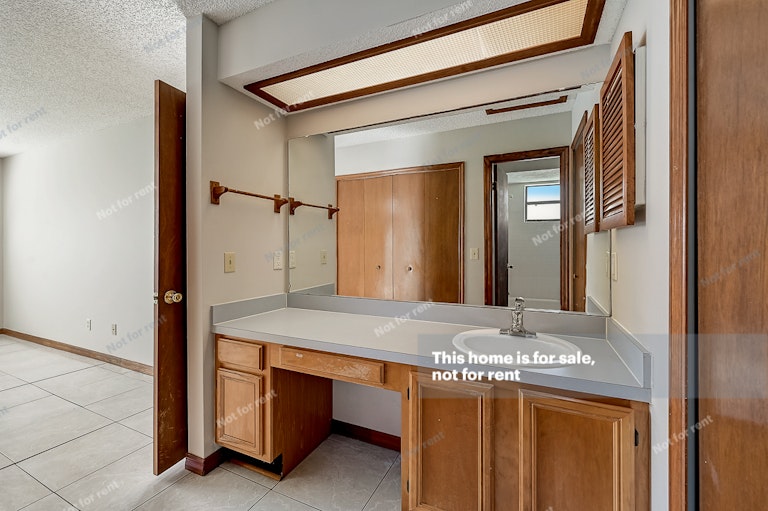 Photo 7 of 32 - 8460 Rockridge Dr, Jacksonville, FL 32244