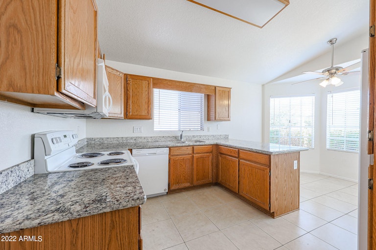 Photo 8 of 31 - 8865 W Morningside Dr, Peoria, AZ 85382