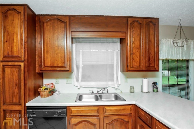 Photo 12 of 22 - 11525 Matthews Trl, Hampton, GA 30228