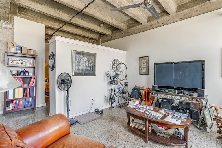 Photo 13 of 30 - 221 W Lancaster Ave #7010, Fort Worth, TX 76102