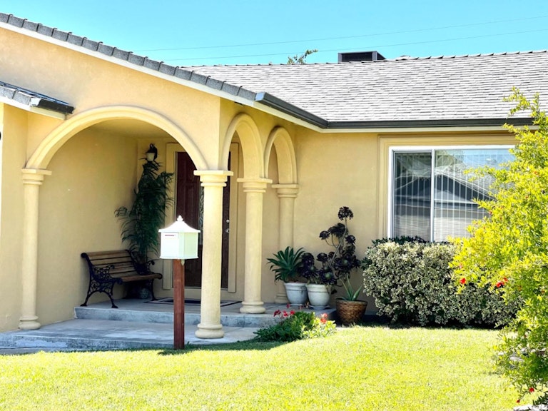 Photo 4 of 38 - 3800 McClellan Dr, North Highlands, CA 95660