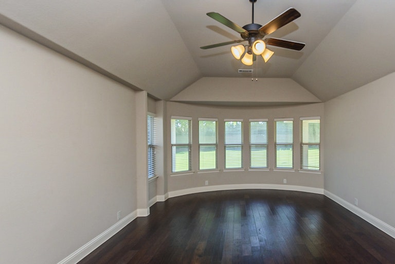 Photo 22 of 32 - 1110 Safrano St, Midlothian, TX 76065