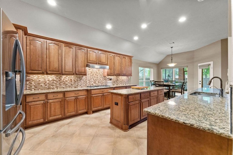 Photo 12 of 49 - 8722 Rosehedge Terrace Way, Richmond, TX 77406