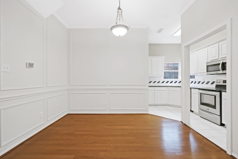 Photo 14 of 24 - 2504 Pinegrove Cir, Arlington, TX 76006
