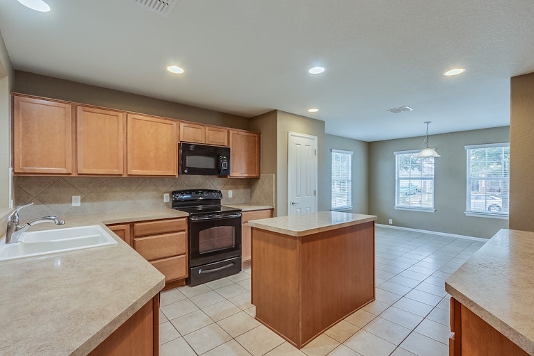 Photo 6 of 17 - 1333 Wagon Wheel, Schertz, TX 78154
