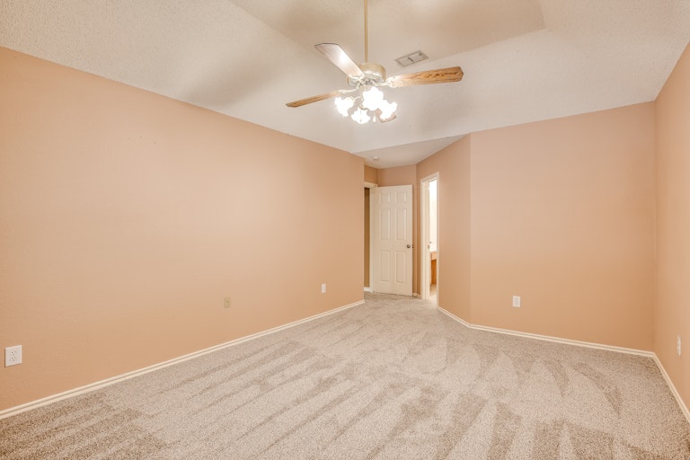 Photo 17 of 29 - 720 Ridgemont Dr, Allen, TX 75002