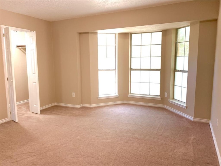 Photo 24 of 38 - 801 Forest Edge Ln, Wylie, TX 75098