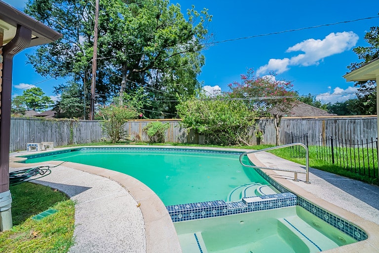 Photo 34 of 34 - 15802 Hollytree Dr, Houston, TX 77068