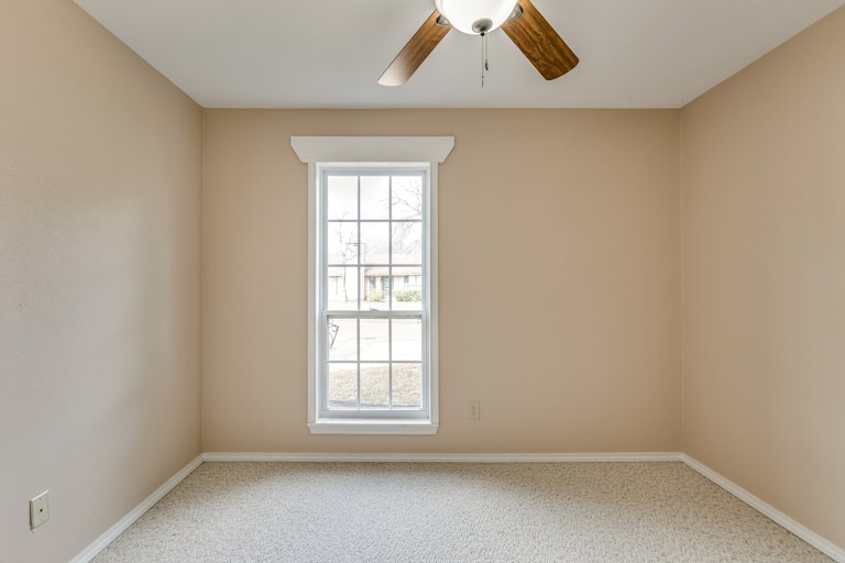 Photo 16 of 27 - 734 Red Wing Dr, Lewisville, TX 75067