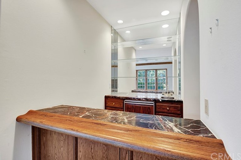 Photo 12 of 35 - 9 Leesbury Ct, Newport Beach, CA 92660