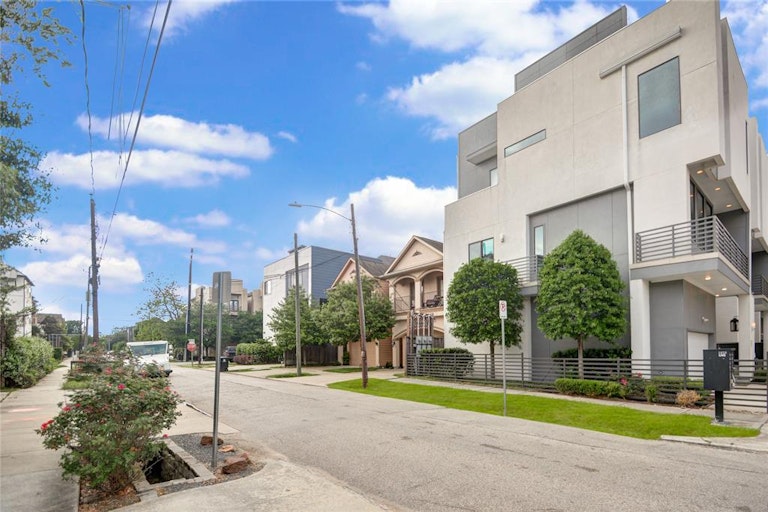 Photo 46 of 49 - 5638 Petty St Unit C, Houston, TX 77007