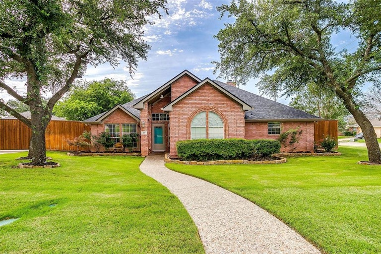 Photo 2 of 40 - 509 Arbor Lawn Dr, Burleson, TX 76028