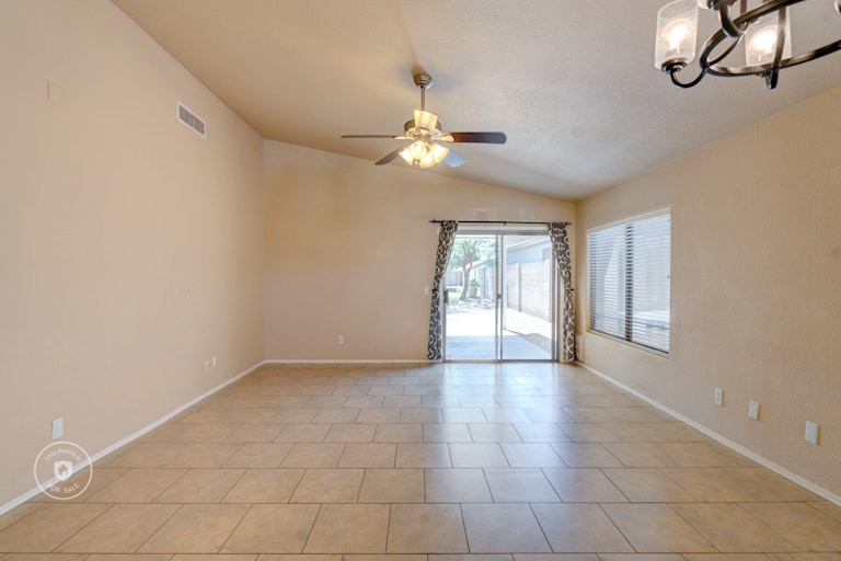 Photo 5 of 22 - 2415 E Morrow Dr, Phoenix, AZ 85050