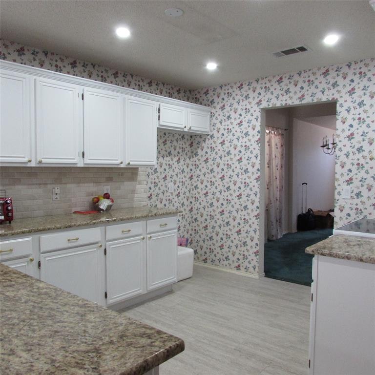 Photo 10 of 32 - 1345 Mill Wood Ln, Garland, TX 75040