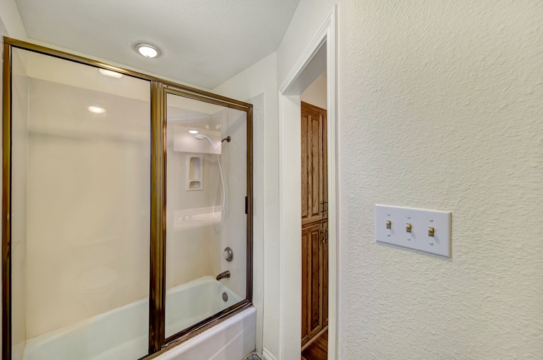Photo 29 of 32 - 2233 Stafford Dr, Arlington, TX 76012
