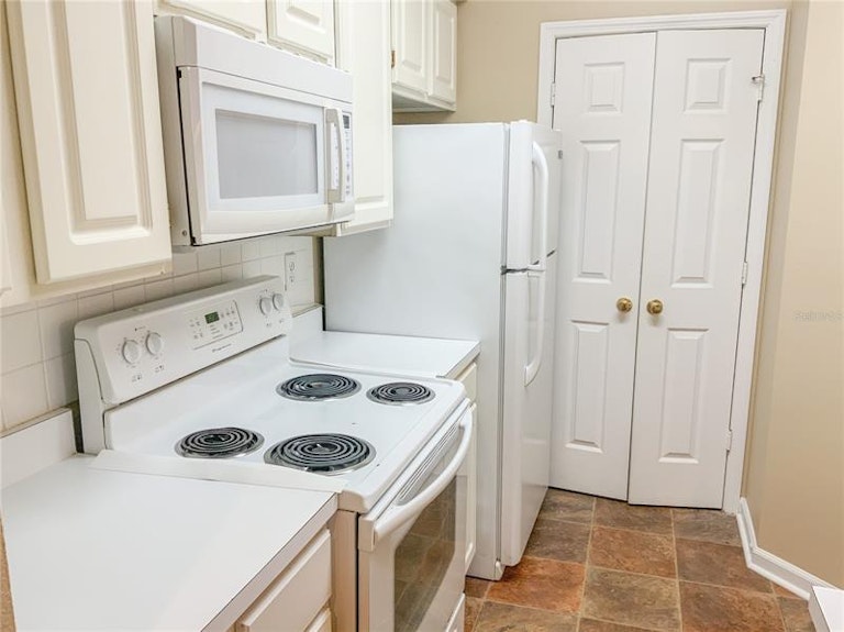 Photo 8 of 43 - 1309 Bay Club Cir #1309, Tampa, FL 33607