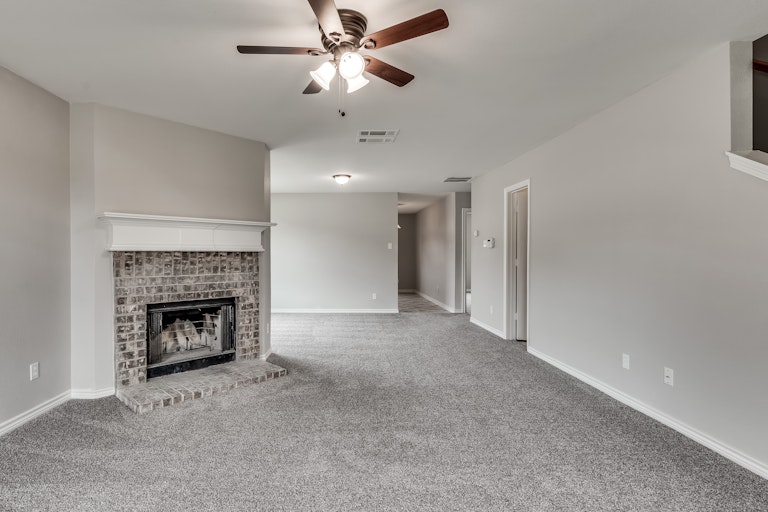 Photo 3 of 24 - 2909 Victorian Forest Dr, Dallas, TX 75227