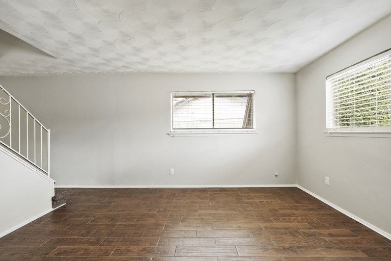 Photo 6 of 25 - 309 Jasmine Ct, Burleson, TX 76028